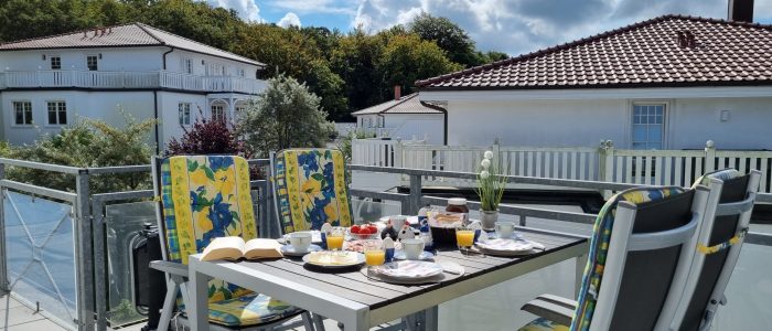 Frühstück auf der Küchenterrasse